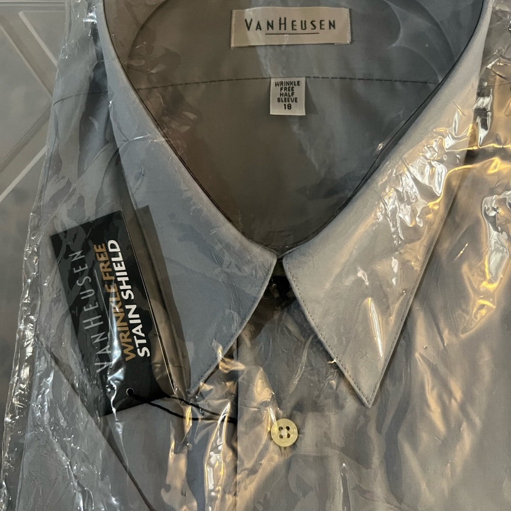 Van Heusen Men's Light Gray Dress Shirt - Picture 3 of 4